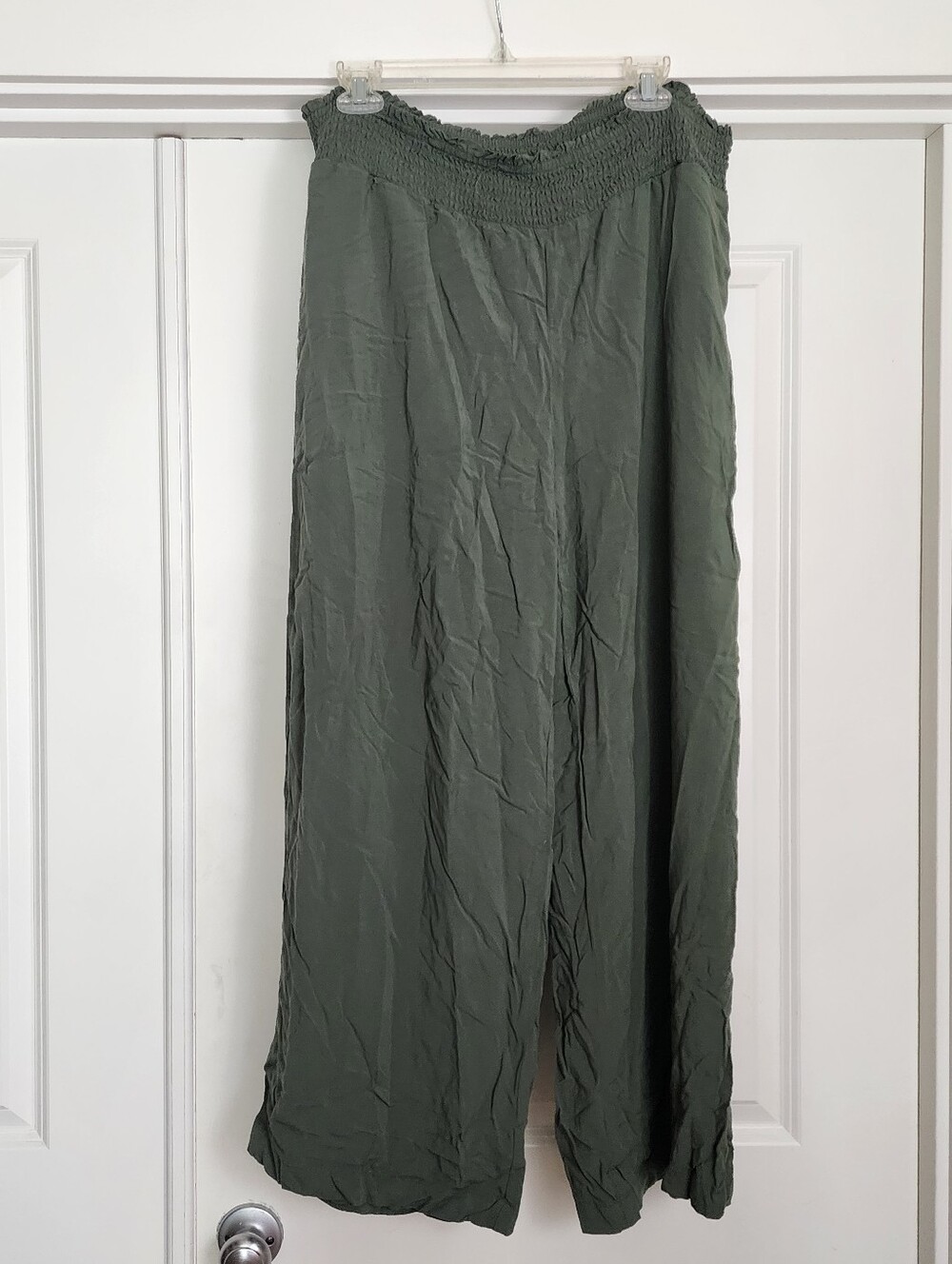 No Boundaries Olive Green Flowy Goucho Pants with Smocked Waist XXL